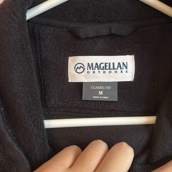 side medium magellan jacket. - Picture 2 of 2